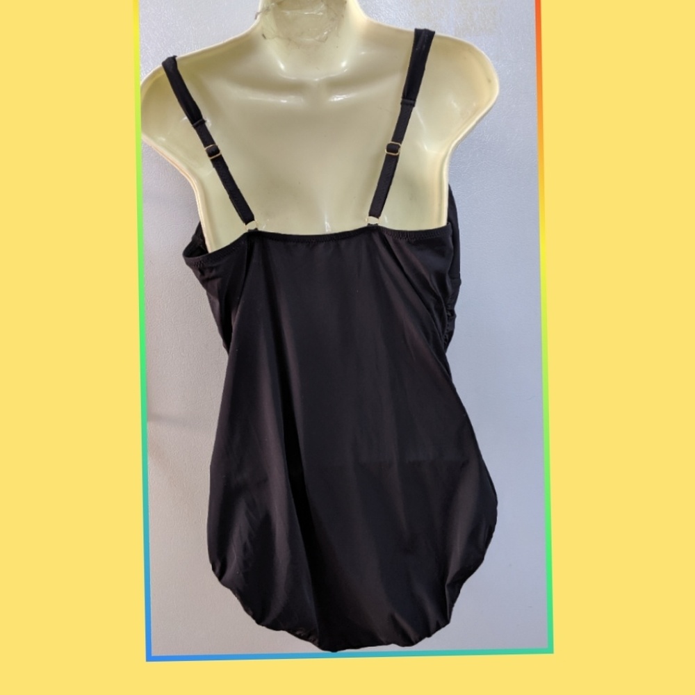 ✨✨✨LANDS' END BLACK ONE PIECE SWIMSUIT ✨✨✨ - Picture 2 of 3